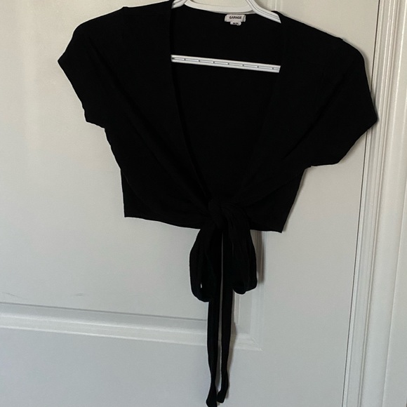 Black Tie-Around Waist Crop Top - Picture 2 of 3